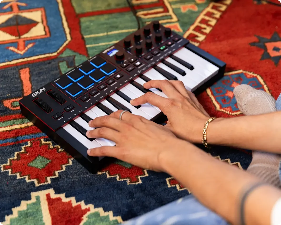 Akai MPK MINI MK4 Compact Midi Keyboard and Pad MIDI Controller